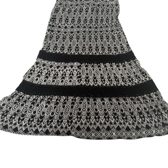 Black and White Patterned Skirt - Picture 2 of 4